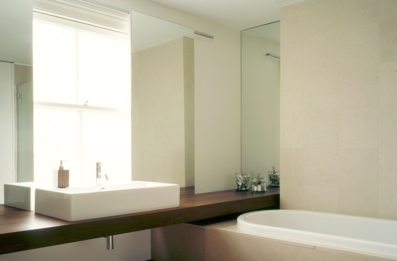 Nicklin-House-bathroom